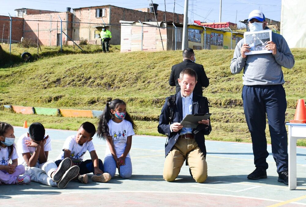 Emilio Archila, Alto consejero visitó a los Colombianitos de Ciudad Bolívar